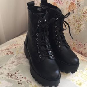 Black boots size 6 1/2